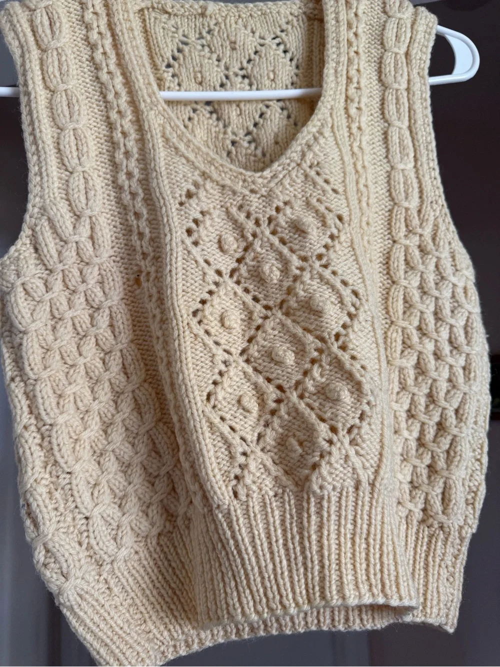 Vintage cream hand knit wool v neck sweater vest size XS - Picture 2 of 7